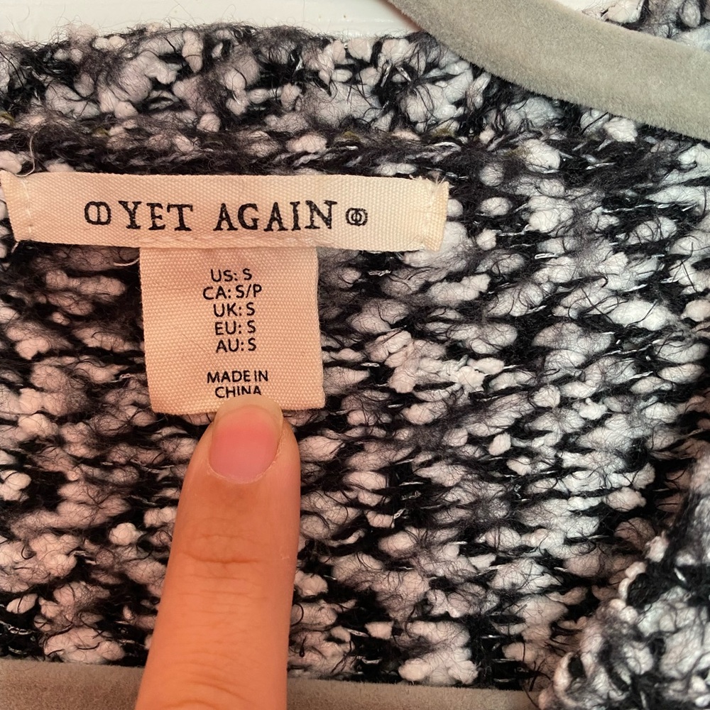 Cropped Sweater - Picture 3 of 3